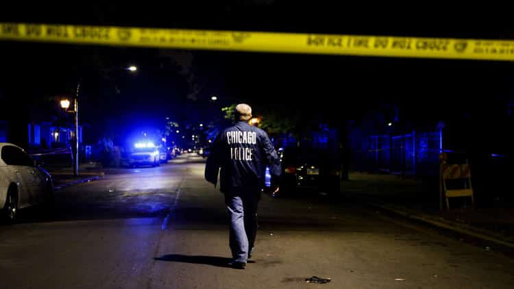 Происшествия: Безумие и хаос: в Чикаго очередной всплеск насилия, 25 человек попали под пули за 14 часов