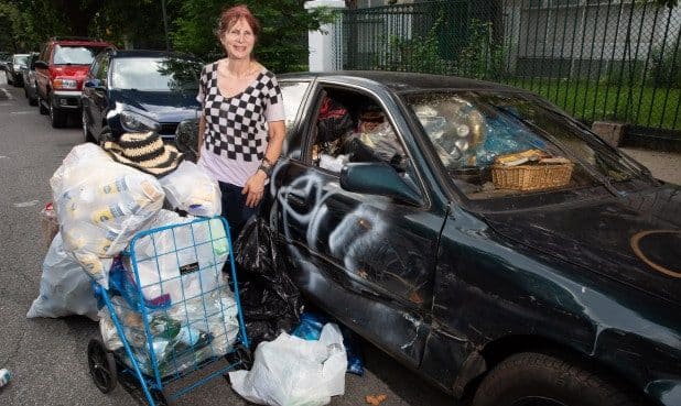 Локальные новости: В Нью-Йорке эксцентричная миллионерша собирает мусор