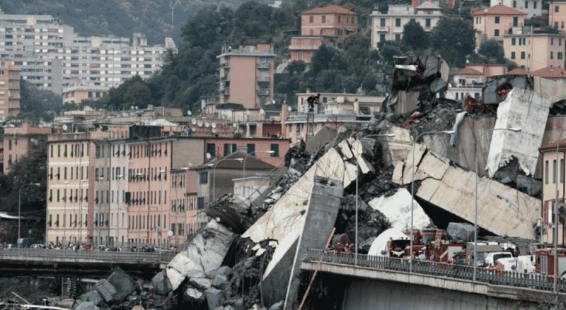 В мире: Обрушение моста в Генуе в фото