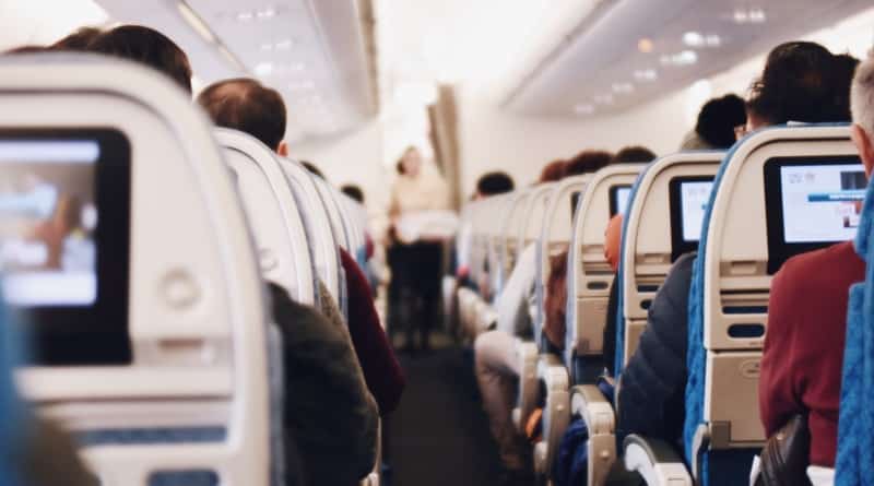 Путешествия: Каждый 50-й встречает любовь своей жизни на борту самолета