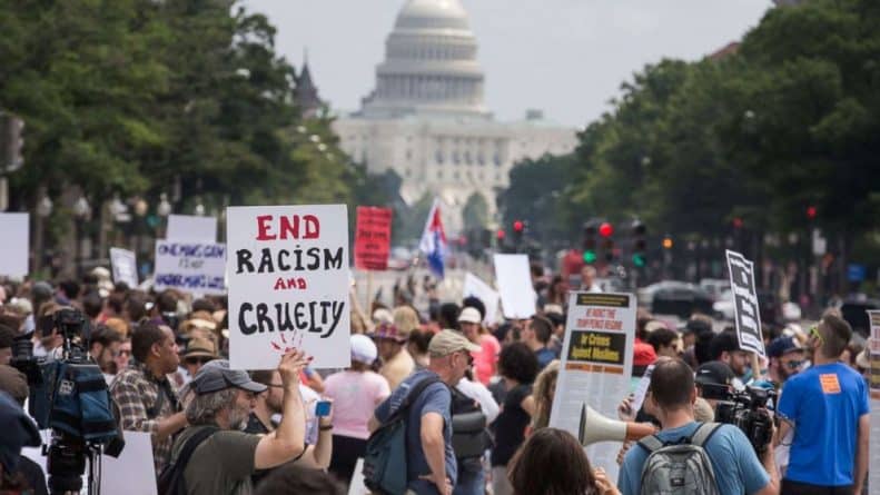 Политика: Шарлотсвилл, год спустя: Иванка Трамп против идеи превосходства белой расы и мирные протесты