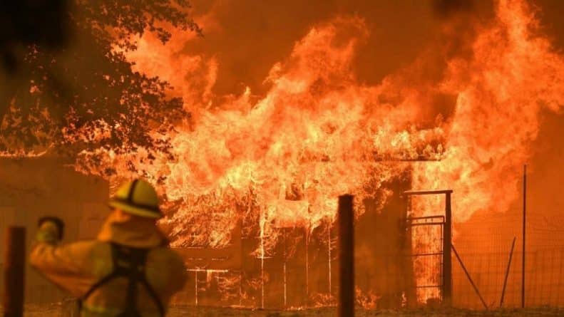 Погода: Крупнейший в истории Калифорнии пожар «Мендосино» стремительно захватывает новые территории