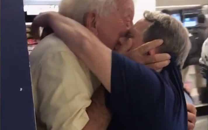 Досуг: Мужчина с синдромом Дауна расцеловал отца после недельной поездки: видео собрало 19 млн просмотров