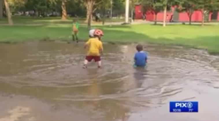Локальные новости: Парк в Бруклине постоянно затапливает — дети и спортсмены играют в грязи