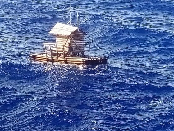 В мире: Парень выжил, проведя 49 дней на рыбацком плоту в открытом океане