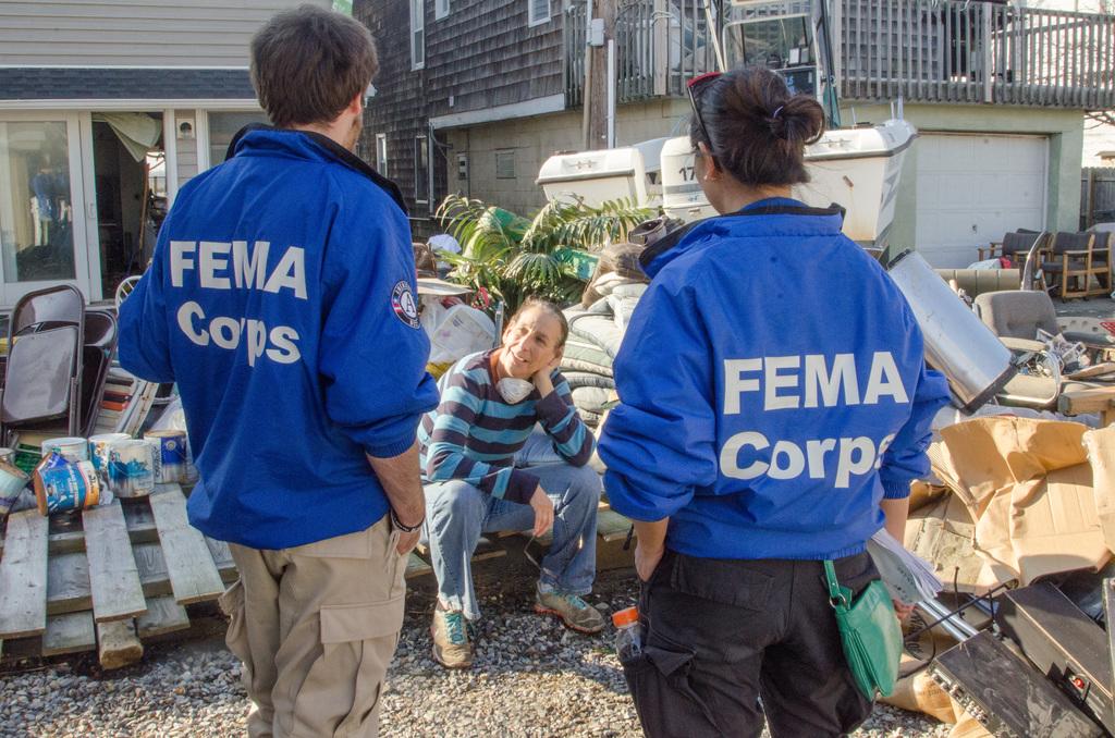 Политика: Администрация Трампа перед сезоном ураганов перевела из бюджета FEMA  млн на счета ICE