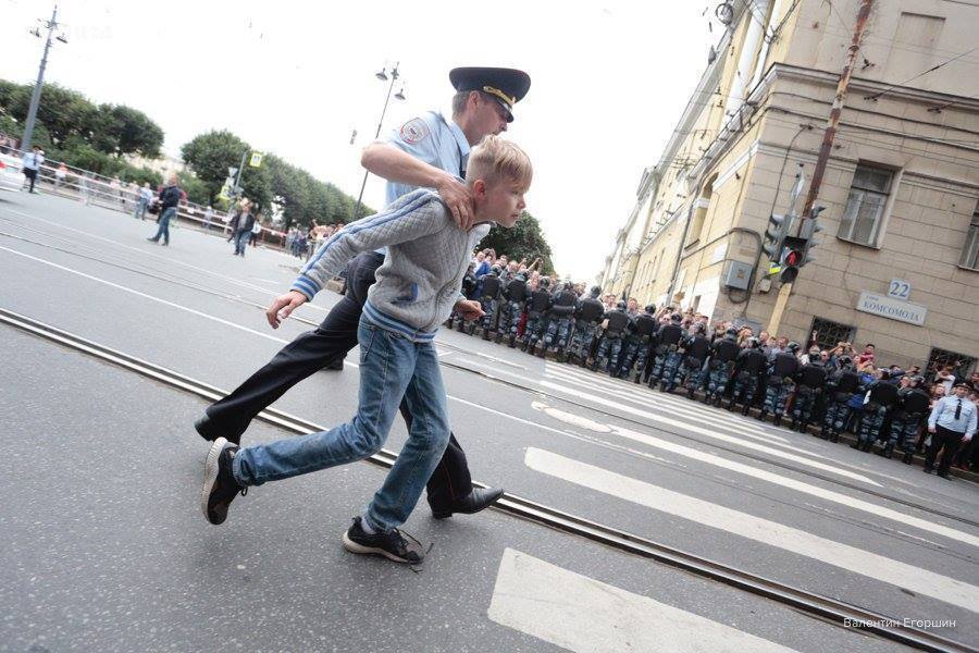 Политика: «А там разве люди?»: по всей России прокатилась волна протестов, 893 человека задержаны