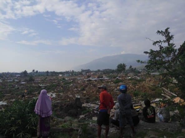 Происшествия: В результате землетрясения и цунами в Индонезии погибло более 830 человек