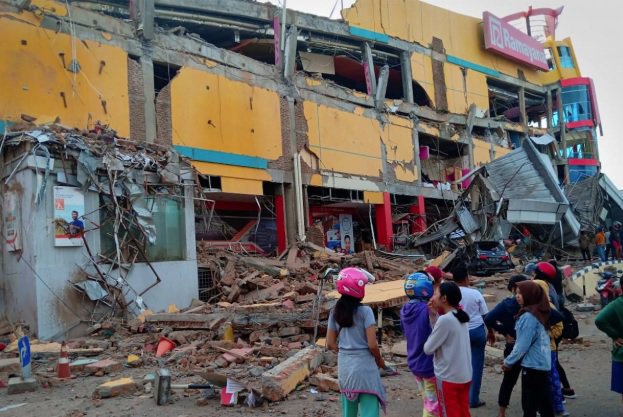Происшествия: Из-за цунами в Индонезии погибли свыше 380 человек