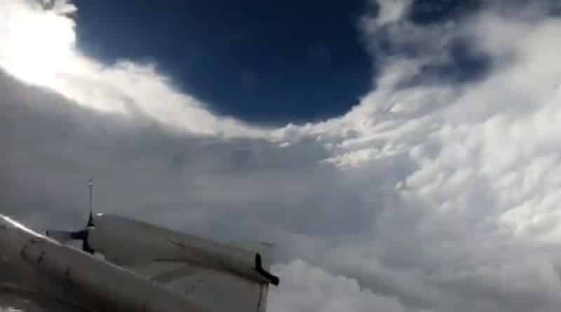 Наука: В сети появилось уникальное видео, снятое прямо из «глаза» урагана «Флоренс»