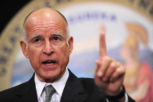Политика: Губернатор Калифорнии не позволил нелегалам работать в руководстве штата