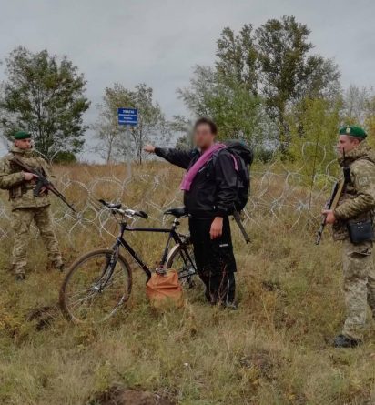 В мире: Любовь без границ: американец пытался незаконно попасть из Украины в Россию на велосипеде