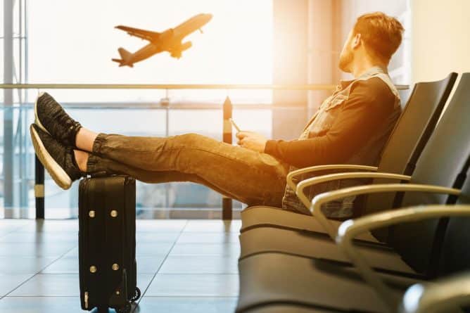 Бизнес: American Airlines и Delta Air Lines повысили багажные сборы