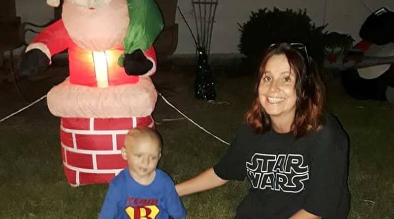 Здоровье: Двухлетнему малышу с неоперабельным раком устроили Рождество в сентябре (фото)