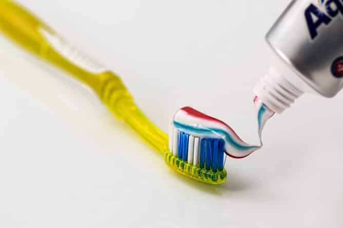 Здоровье: Запрещенный триклозан и другие вредные добавки: вся правда о зубной пасте