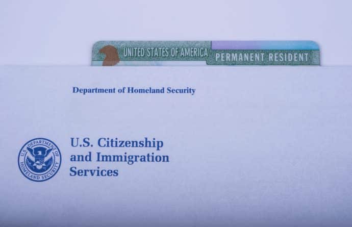 Иммиграция в США: Администрация Трампа ограничит выдачу грин-карт тем, кто получает соцпомощь