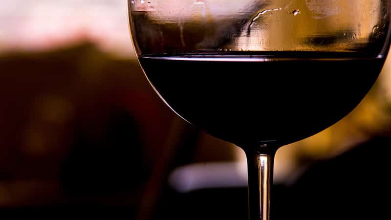 Полезное: Ученые развеяли миф о целебных свойствах вина и доказали, что непьющие люди живут дольше