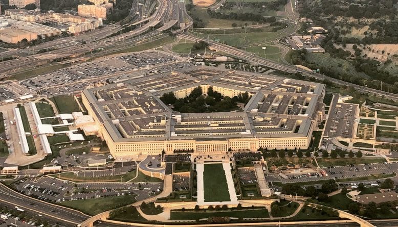 Происшествия: В Пентагон по почте прислали рицин — чрезвычайно токсичный белый порошок