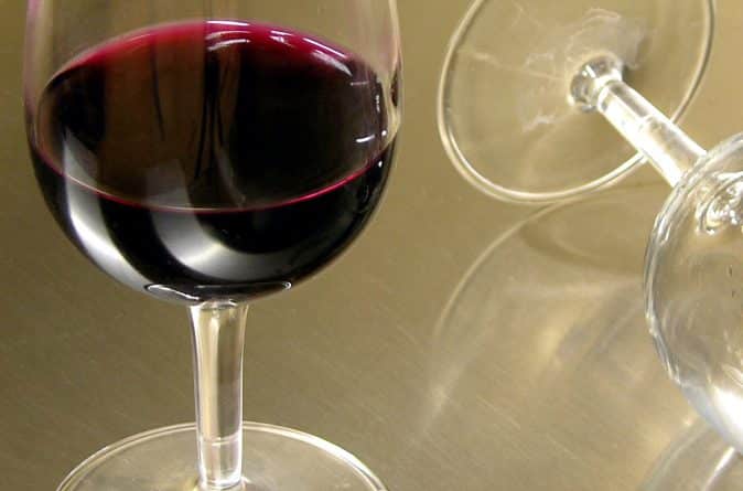 Полезное: Ученые развеяли миф о целебных свойствах вина и доказали, что непьющие люди живут дольше