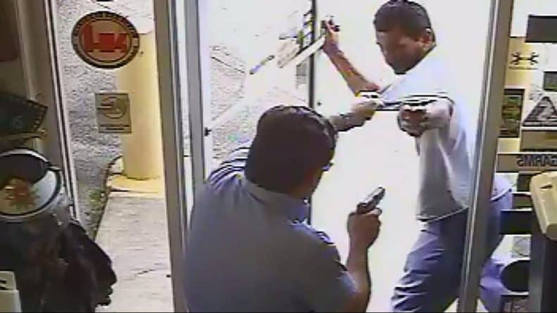 Происшествия: Во Флориде комиссар полиции застрелил вора, пытавшегося украсть топор (видео)
