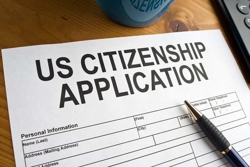 Политика: В некоторых штатах время рассмотрения заявок на получение гражданства США увеличилось до 2 лет