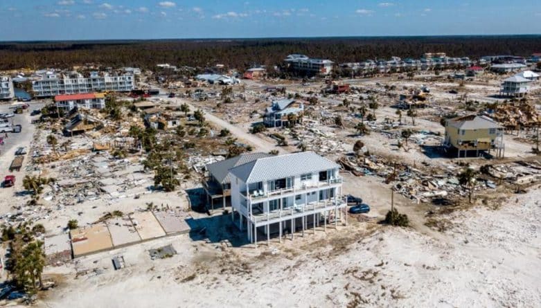 Погода: Сила науки: в полностью разрушенном ураганом «Майкл» городе нашли практически невредимый дом