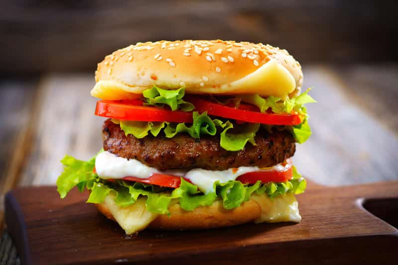 Здоровье: В США большинство производителей гамбургеров используют говядину, содержащую антибиотики