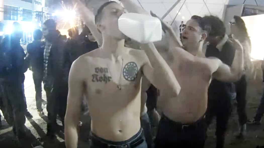 Популярное: PETA: Насилие над животными сделало молоко символом неонацистов рис 2