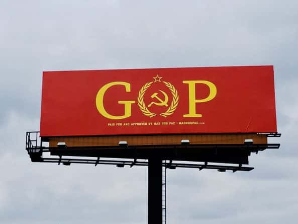 Политика: На трассе под Нью-Йорком появился билборд GOP с серпом и молотом