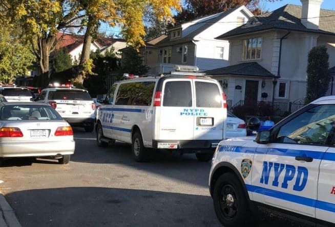 Происшествия: Возле синагоги в Бруклине задержали мужчину с ножами