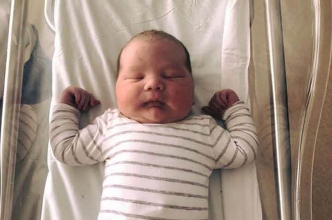 Здоровье: Женщина родила почти 6-килограммового малыша без обезболивающего