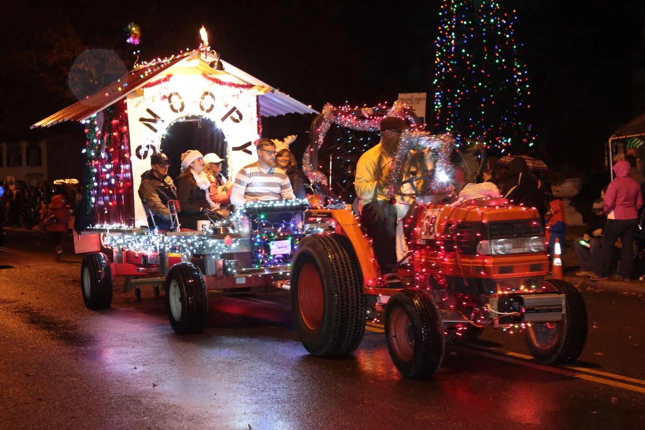 Путешествия: Необычное шоу в Гринвиче – парад рождественских огней на… тракторах рис 2