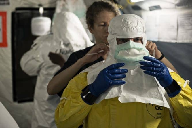 В мире: Глава CDC: международному обществу не удается сдерживать вирус Эбола, существует угроза эпидемии