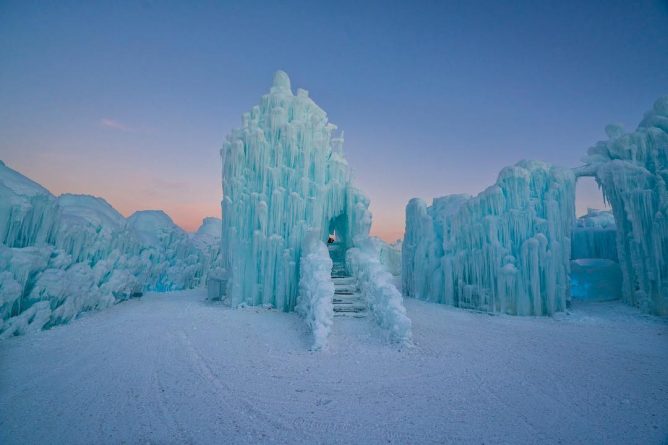 Путешествия: 5 самых грандиозных ледовых замков в США, которые стоит увидеть этой зимой