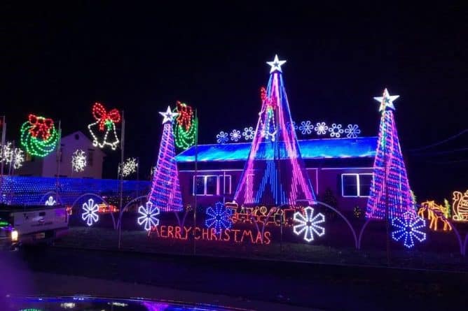 Закон и право: Мэр против Рождества: жители Олд-Бриджа борются за праздничную инсталляцию у своего дома