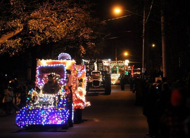 Путешествия: Необычное шоу в Гринвиче – парад рождественских огней на… тракторах