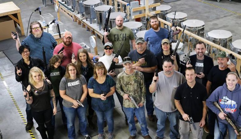 Бизнес: Американская компания дарит каждому сотруднику пистолет на Рождество
