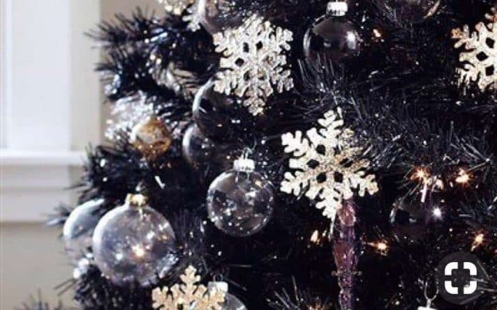 Популярное: Черные елки в США стали еще одним рождественским трендом 2018 года
