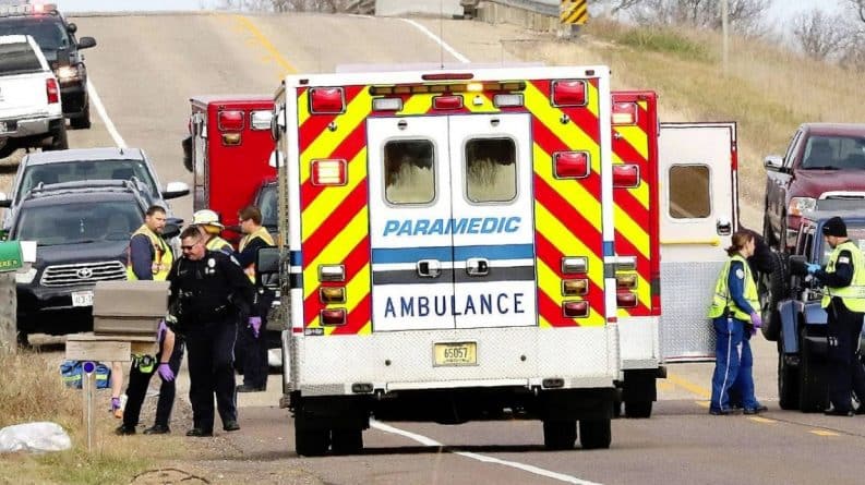 Происшествия: В Висконсине пикап врезался в девочек-скаутов, убиравших мусор: 4 погибших