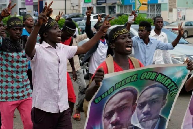 Политика: В Нигерии власть аргументировала расстрел мирных протестантов высказыванием Трампа, убив 45 человек