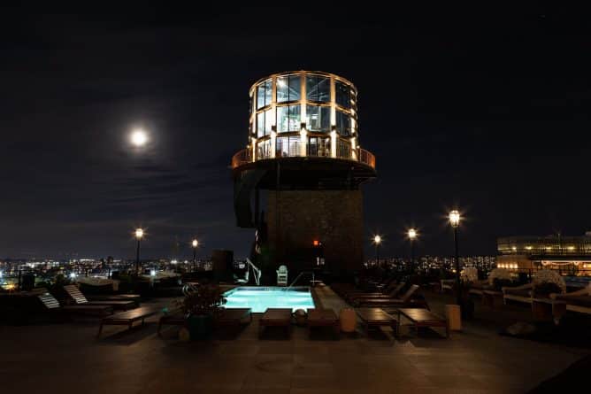 Локальные новости: Бруклинская водонапорная башня превратилась в шикарный коктейль-бар