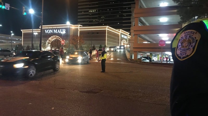 Происшествия: Стрельба в торговом центре Алабамы: тяжело ранены парень и девочка, стрелок убит (видео)