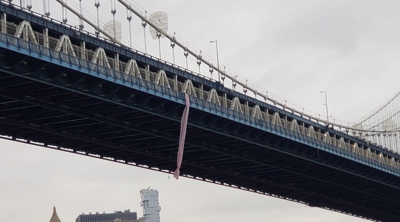 Локальные новости: Трех феминисток арестовали за попытку вывесить предвыборный баннер на Манхэттенском мосту