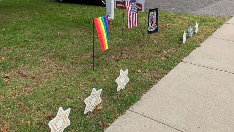 Происшествия: На Лонг-Айленде мужчина досаждал церкви, воруя с ее территории флаги ЛГБТ-сообщества