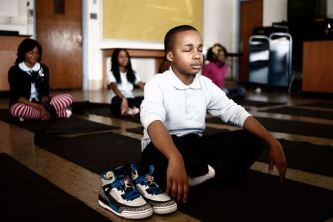 Популярное: В американской школе наказания заменили медитацией, которая дала удивительные результаты