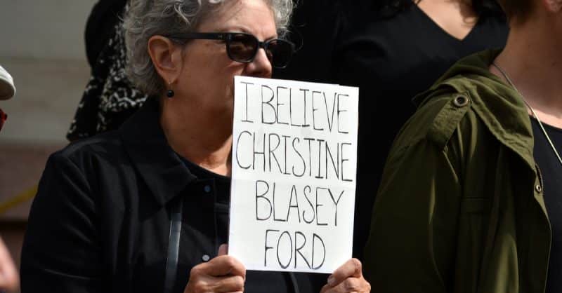 Политика: Кристин Блейзи Форд остановила сбор средств на GoFundMe и сделала заявление