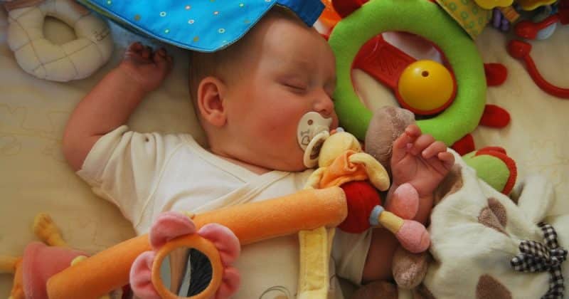 Здоровье: Четверо младенцев заболели ботулизмом из-за пустышек с медом
