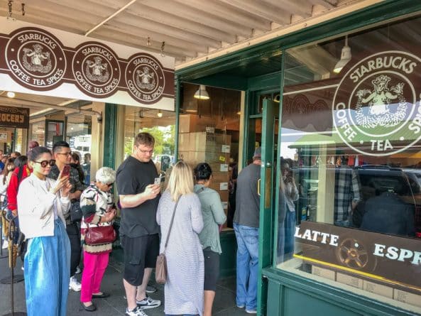 Бизнес: Starbucks заблокирует для посетителей доступ к фильмам для взрослых через свой Wi-Fi
