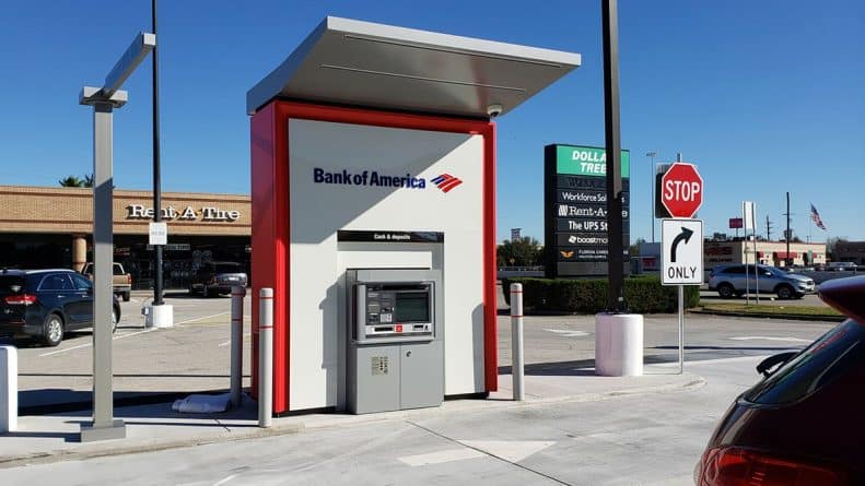 Экономика и финансы: В Техасе банкомат Bank of America несколько часов выдавал купюры по $100 вместо $10