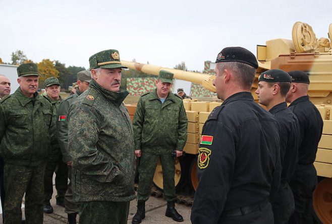 Политика: Лукашенко заявил об угрозе со стороны России. Будет ли вторжение?